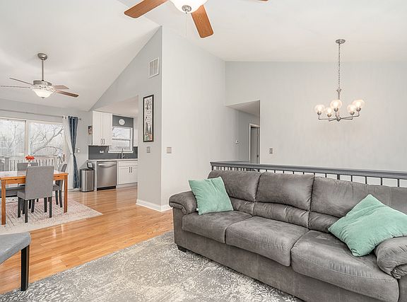 5th image of 4011 Hennepin Dr