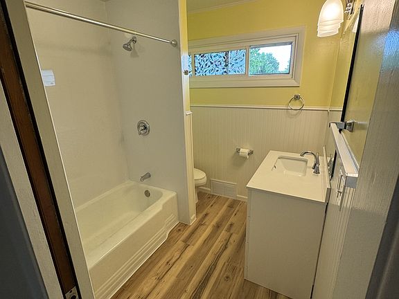 5th image of 1008 Saint Johns Ave