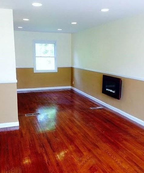 1st image of 1015 E 215th St