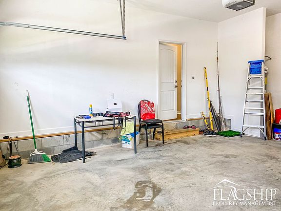 4th image of 904 Jade Ln.
