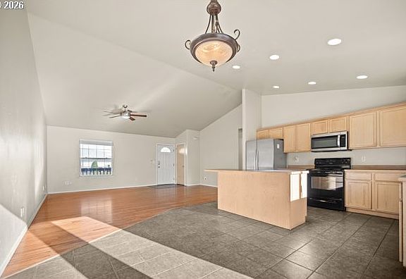 4th image of 114 18th St