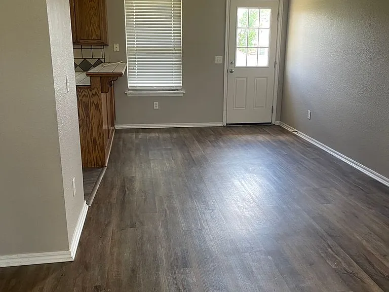1118 Barbary Dr — Photo 4
