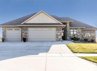 1865 Stone Creek Cir, North Liberty, IA 52317