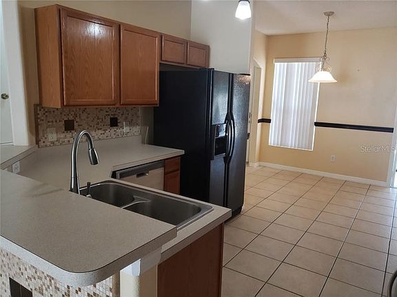4th image of 320 Graystone Blvd