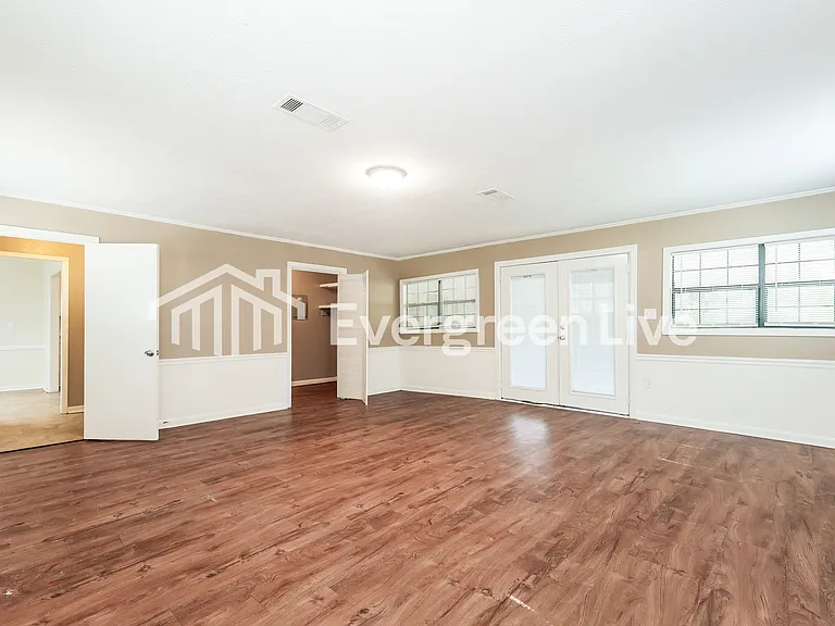 438 Terri Ln — Photo 7