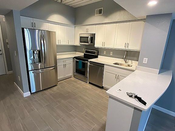 3rd image of 2320 W Azeele St Unit 325