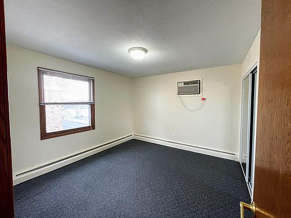 4th image of 301 University Ave SE #306