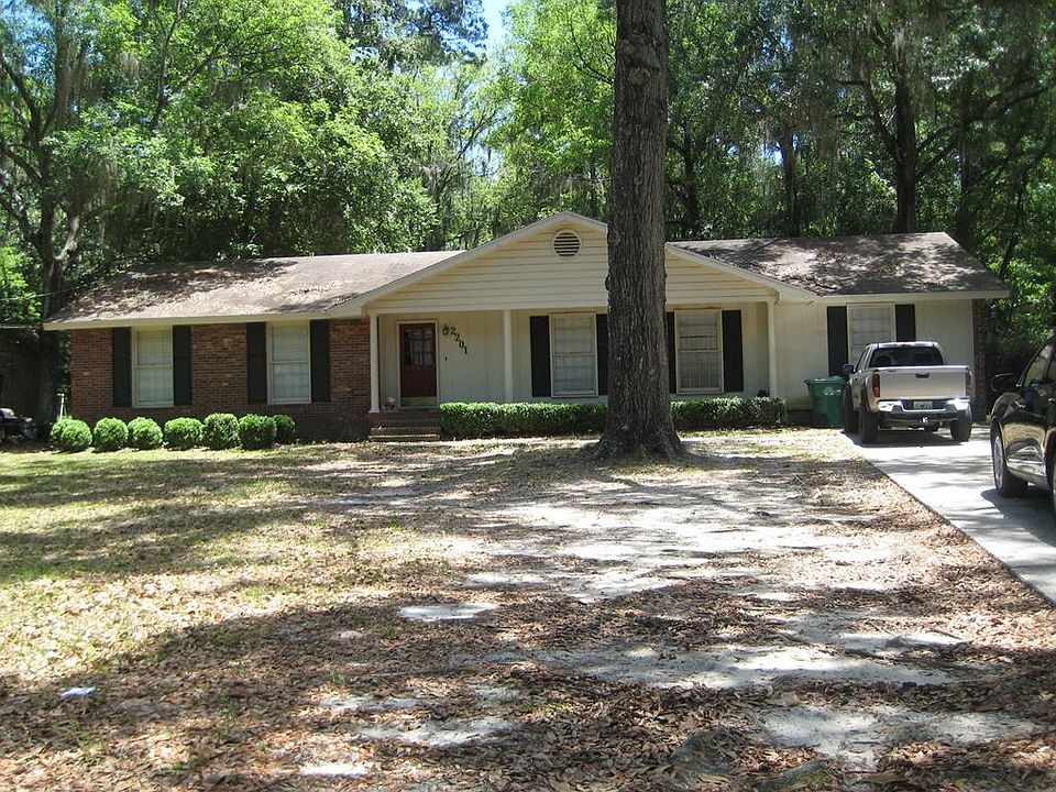 1st image of 2201 Park Ln