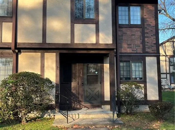 136 Foxwood Close #136, Milford, CT 06461