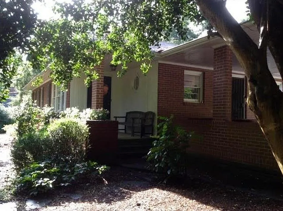 3 bed, 1.5 bath, 1600 sqft, $2,850 — Photo 4