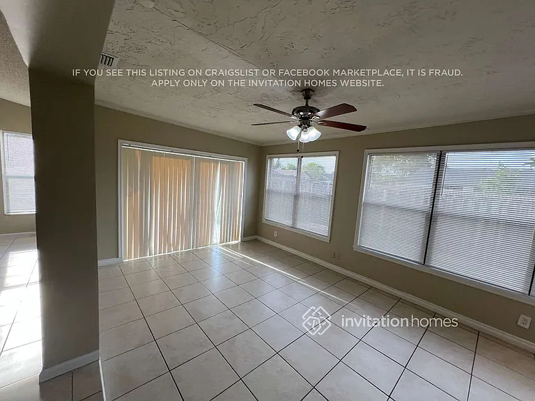 9821 NW 41st Ct — Photo 2