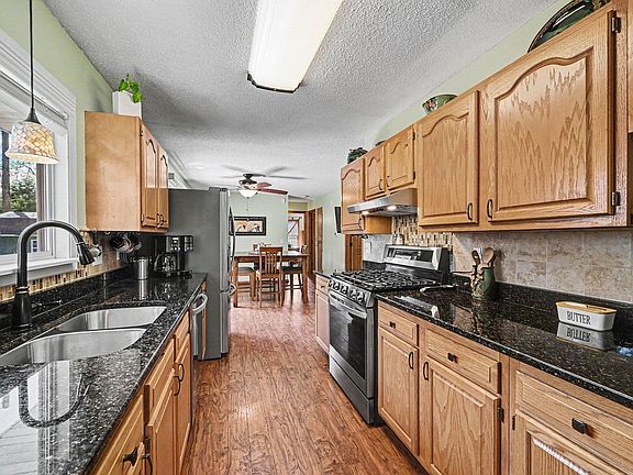 4th image of 7619 Meadowmoor Dr NE