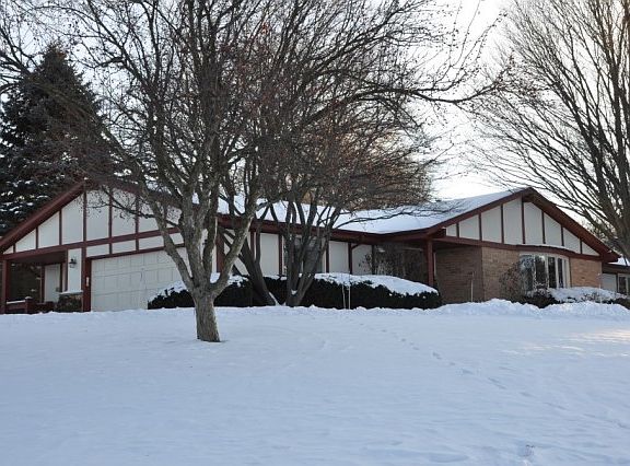 4th image of 10121 W Meadow Dr