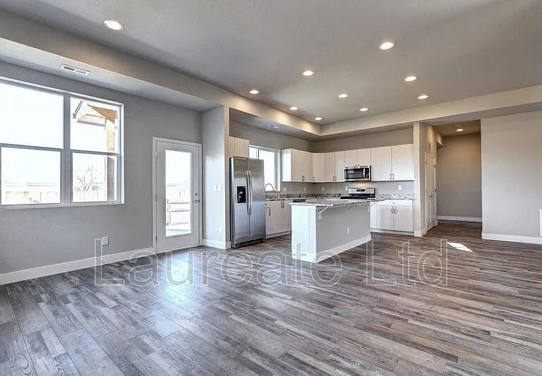 1433 S Kenton St — Photo 3