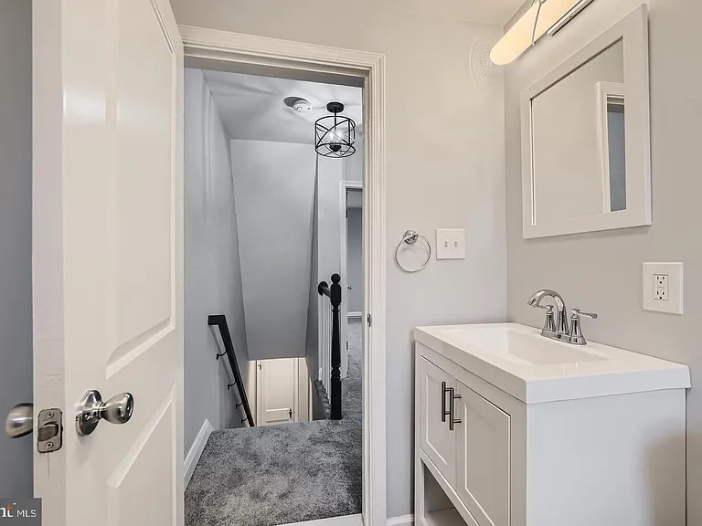 4429 Newport Ave — Photo 14
