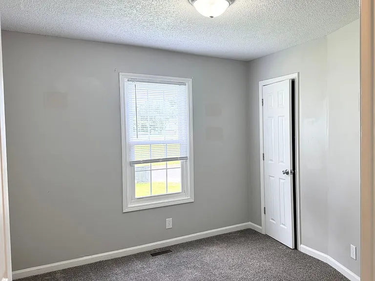 1200 Carol Dr — Photo 9
