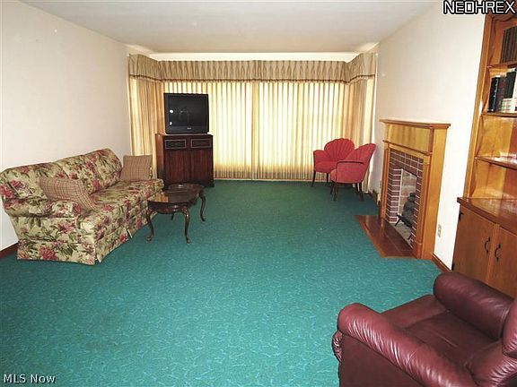 3rd image of 2096 Guarnieri Dr NE