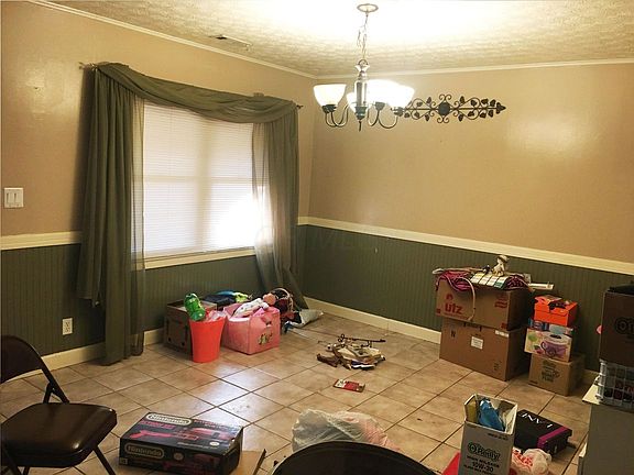 4th image of 553 Palace Ln