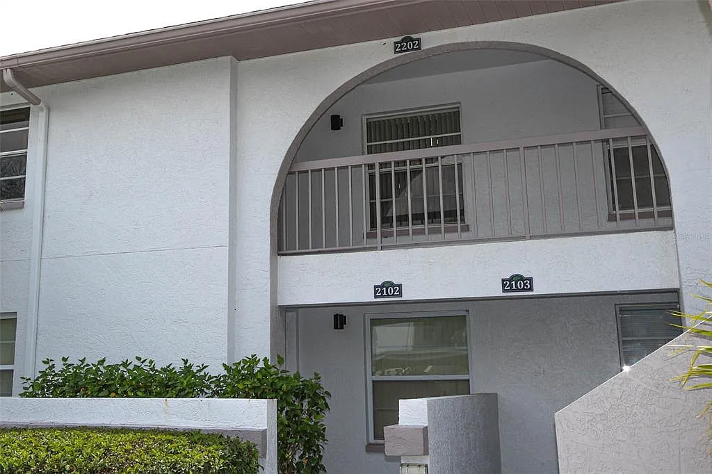 2 bed, 2.0 bath, 1225 sqft, $2,350 — Photo 2