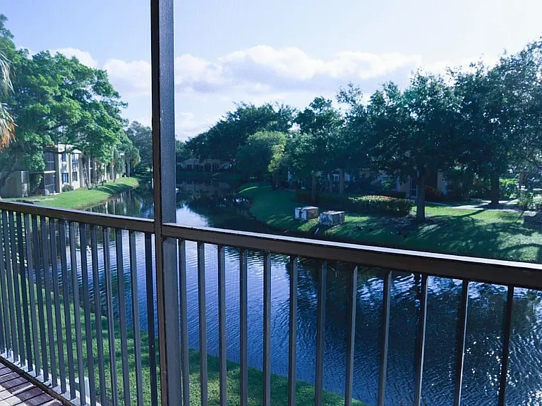 428 Lakeview Dr #201 — Photo 2