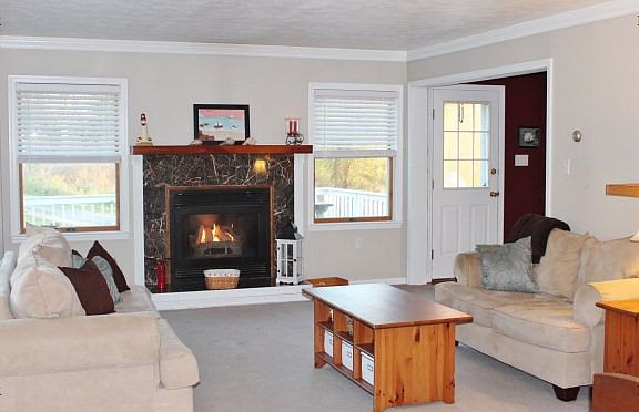 4th image of 3276 N Summit Ave