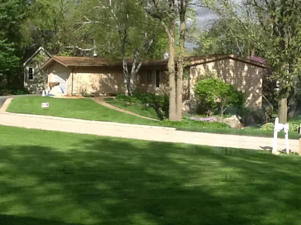 6030 S Lake Shore Dr, Cary, IL 60013