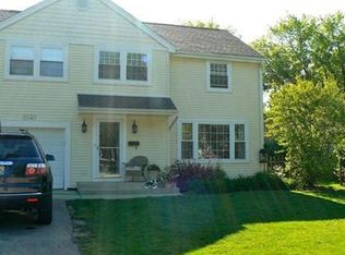 1043 Briarwood Ln, Northbrook, IL