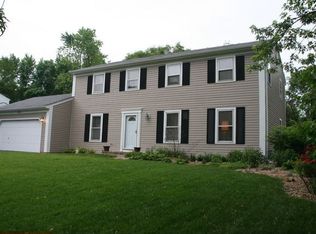 1718 Indian Knoll Rd, Naperville, IL 60565