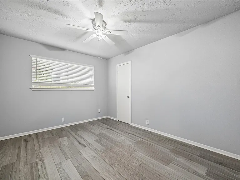 2110 Gray Falls Dr — Photo 17