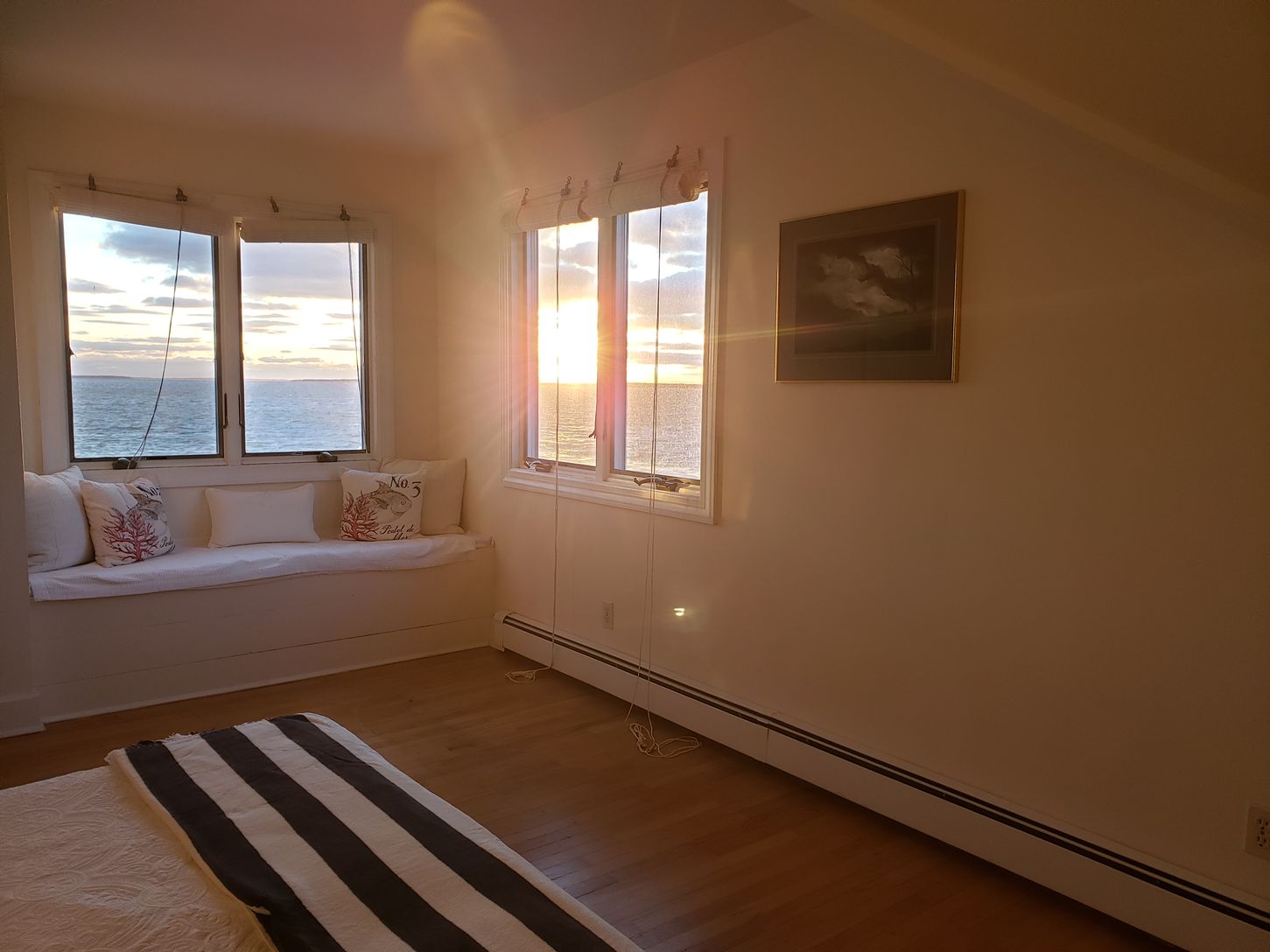  Sunset window bench in corner guest room