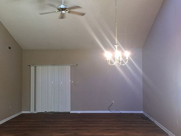 4th image of 1606 Iola Dr