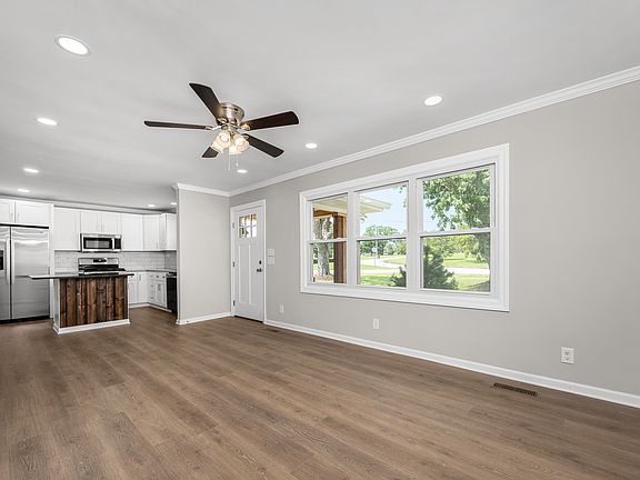 4th image of 409 Lagoon Dr