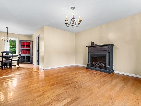 4th image of 7404 Camroden Rd