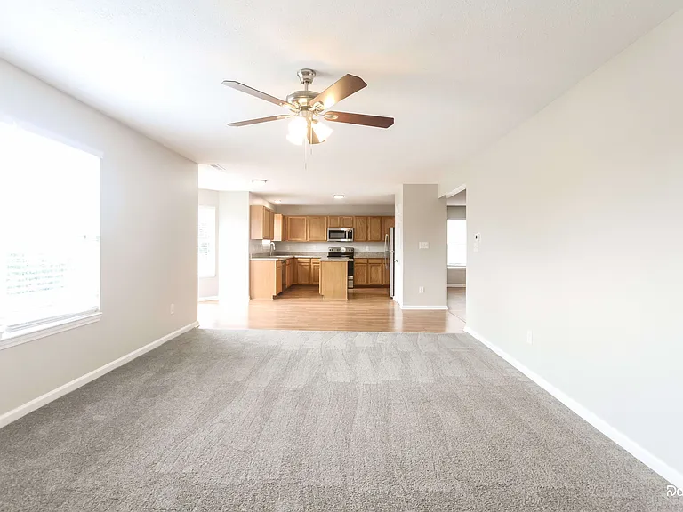 8684 N Springview Dr — Photo 5