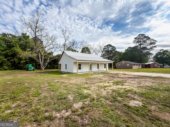 352 College St SW, Pelham, GA 31779