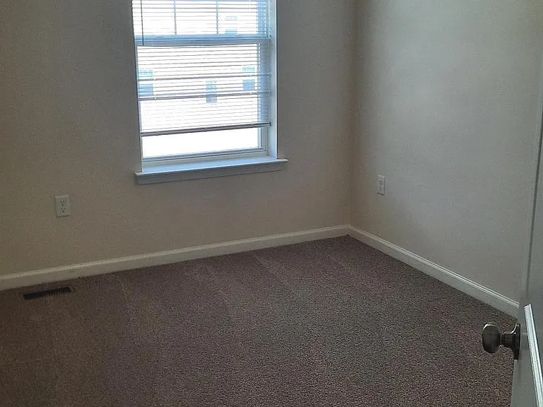 929 Admirals Quay Dr — Photo 17