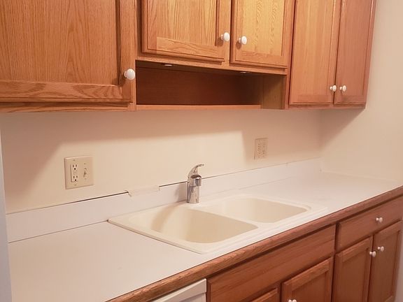 3rd image of 277 Shorewood Dr APT 2A