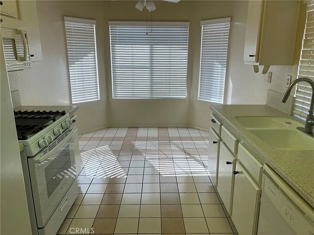 2 bed, 1101 sqft, $2,390 — Photo 4