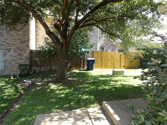 3rd image of 3870 Brandon Park Dr