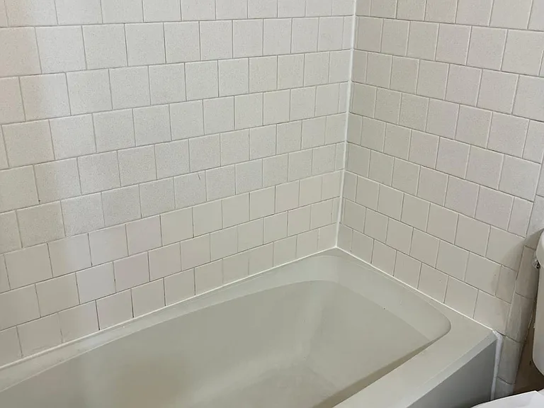 Bedford Glen Dr — Photo 1