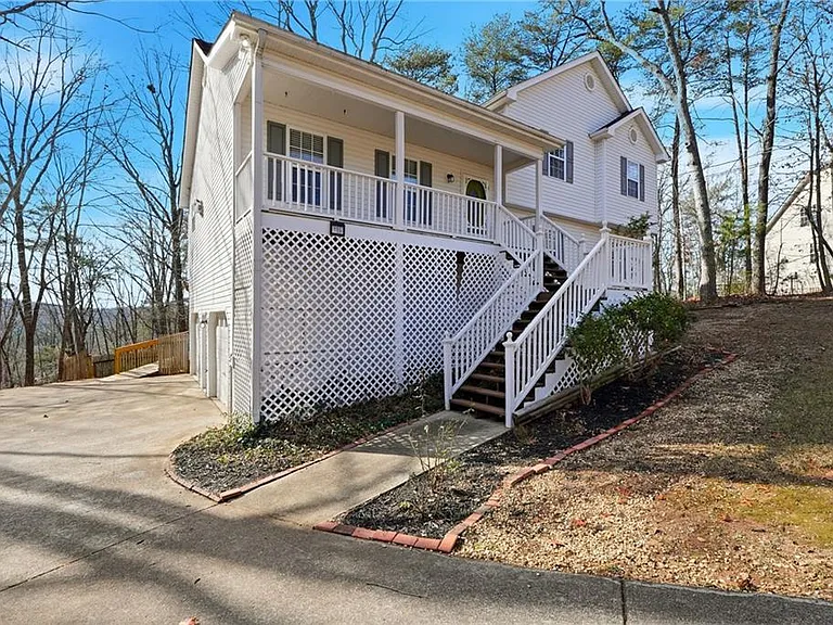 186 Franklin Ct — Photo 2