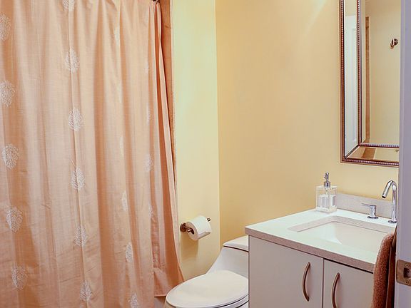 Bathroom w/upgraded fixtures