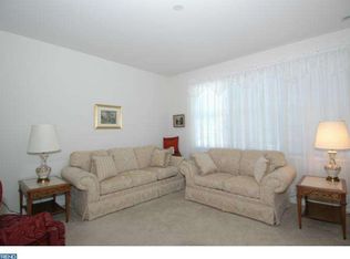 6 Sunset Ln, Columbus, NJ 08022