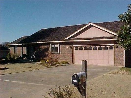 1st image of 2701 W Chateau Dr