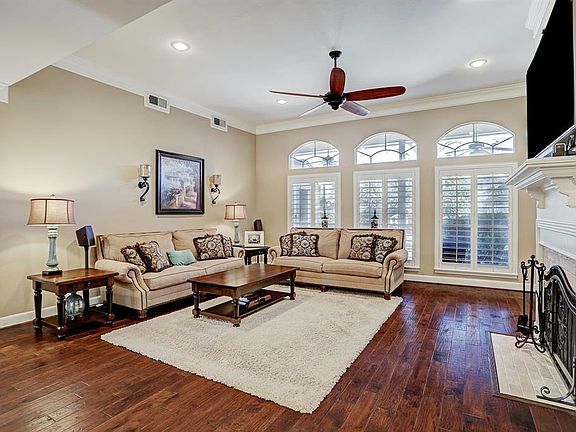 2nd image of 5814 Woodland Creek Dr