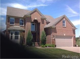 35651 Kilkenny Dr, New Baltimore, MI 48047