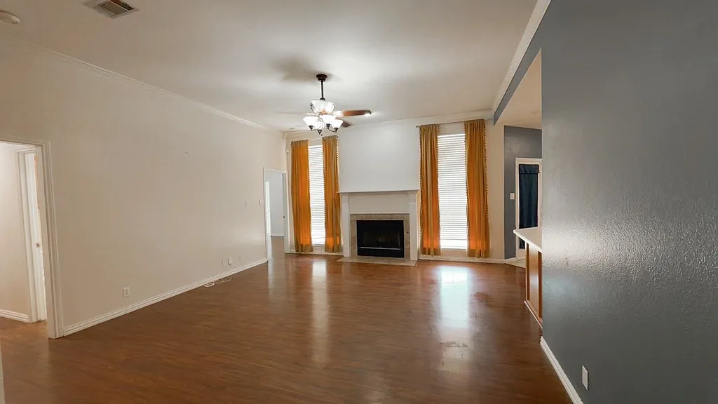 3 bed, 2.0 bath, 1868 sqft, $2,650 — Photo 2
