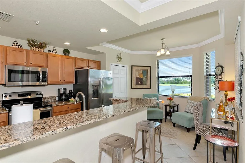 2 bed, 2.0 bath, 1156 sqft, $4,500 — Photo 4