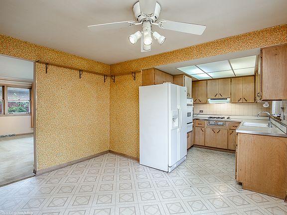5th image of 10731 S Leclaire Ave