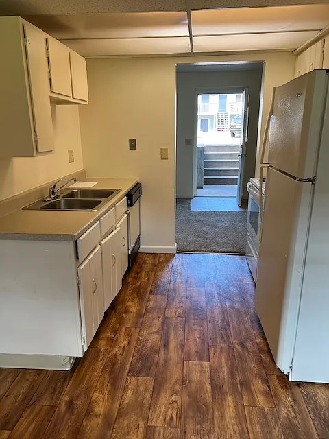 501 Charlotte St #4